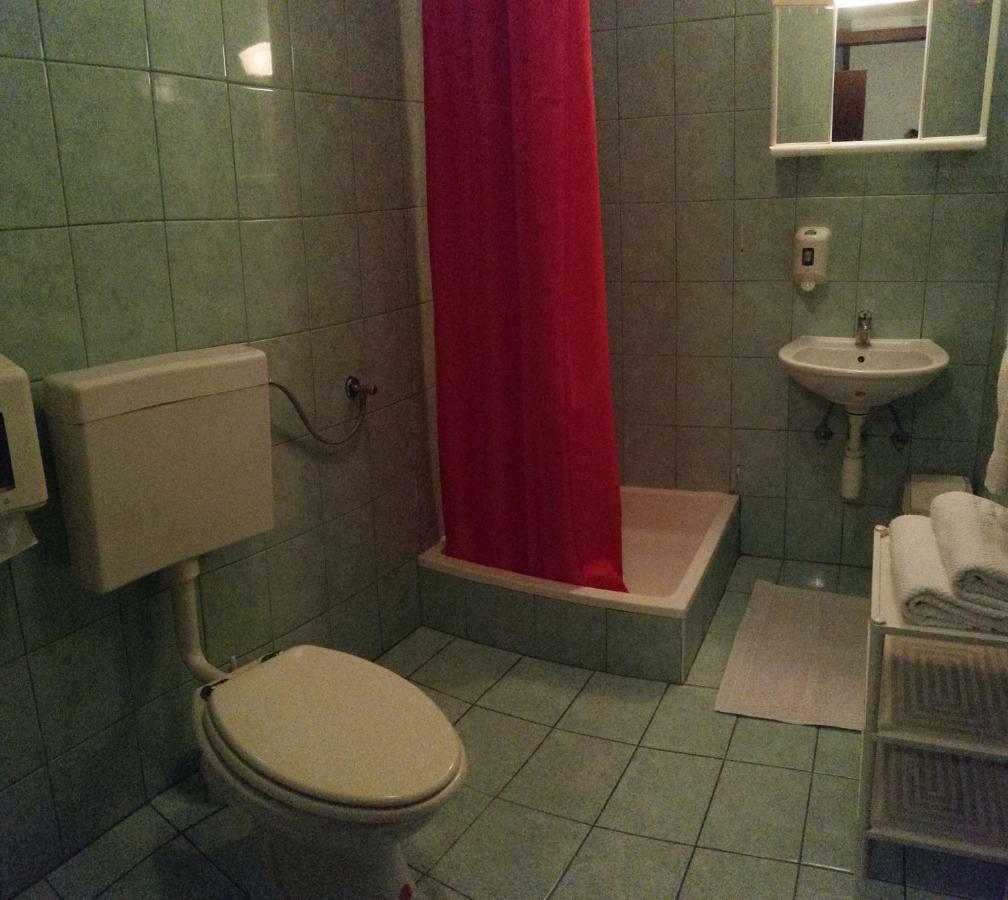Hotel Kavana I Sobe Monika Grabrovnik Exteriér fotografie